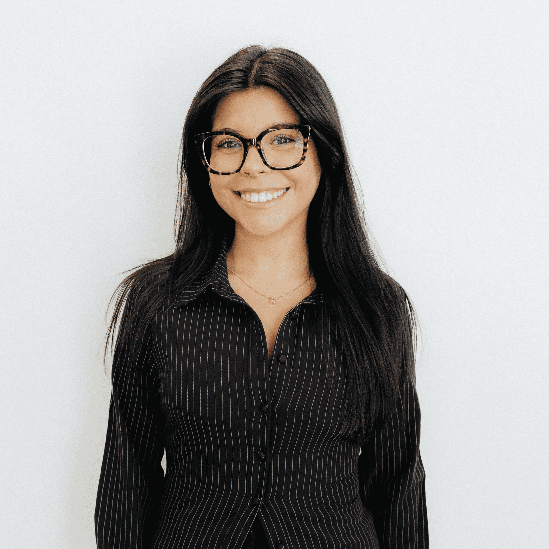 Portrait of Arianna De la Torre, a professional stylist at Flying Scissors Salon & Spa, showcasing their expertise and style.