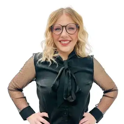 Portrait of Julia Murphy, a professional stylist at Flying Scissors Salon & Spa, showcasing their expertise and style.
